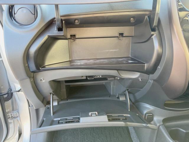 ノート e-パワー メダリスト 全周囲カメラ 衝突被害軽減システム レーダークルーズ 禁煙車 スマートキー ETC 純正15インチアルミ 車線逸脱警報 オートエアコン Bluetooth フルセグ(29枚目)