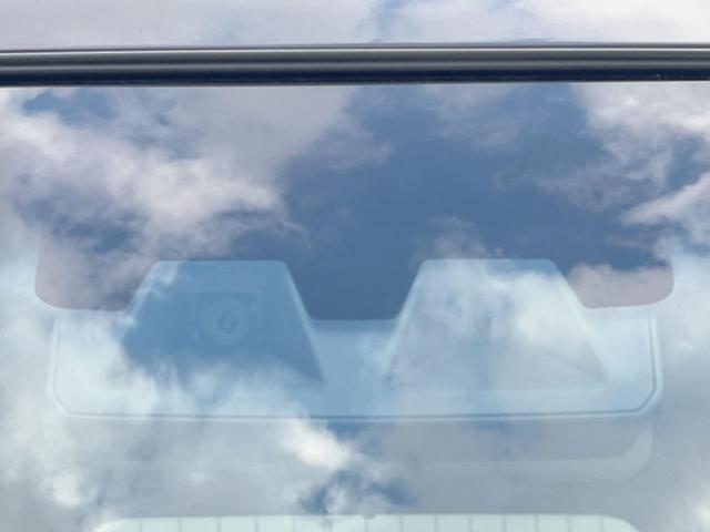 【誤発進抑制制御機能】駐車場でアクセルとブレーキを間違えてしまった際、ブレーキでサポート。うっかり事故の予防に役立ちます！