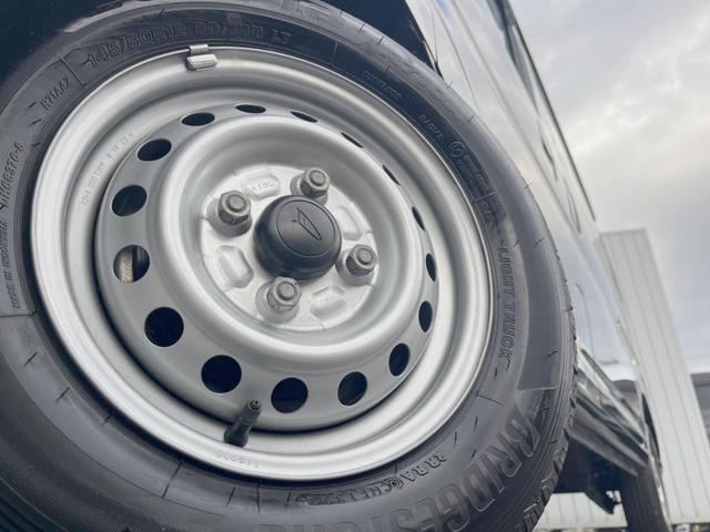 【純正アルミホイール】外観にマッチした純正アルミホイールを装着しております。各種社外アルミホイールや、スタッドレスタイヤも取扱いしております。是非ご相談ください♪