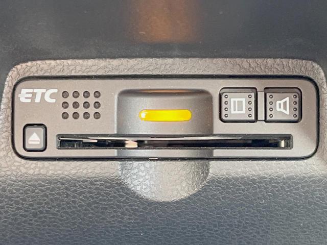 フィット Ｇ・１０ｔｈアニバーサリー　ＣＤ再生オーディオ　ＥＴＣ　スマートキー　アイドリングストップ機能　電動格納ドアミラー　エアコン　パワーウィンドウ　１４インチアルミホイール　プライバシーガラス　運転席シートリフター（4枚目）