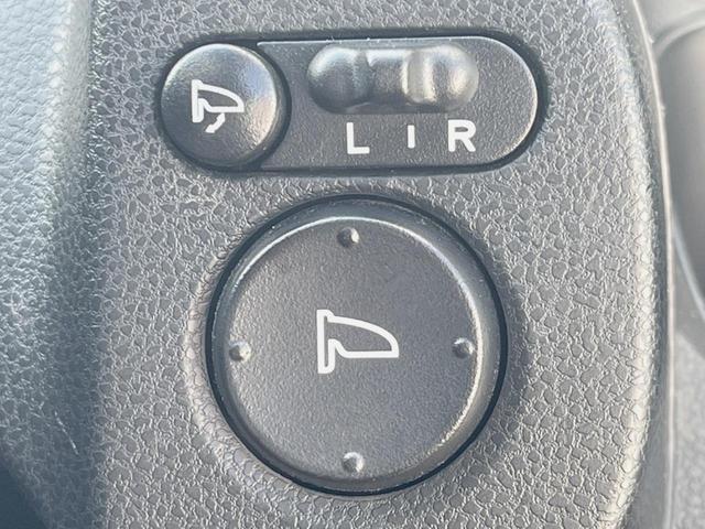 フィット Ｇ・１０ｔｈアニバーサリー　ＣＤ再生オーディオ　ＥＴＣ　スマートキー　アイドリングストップ機能　電動格納ドアミラー　エアコン　パワーウィンドウ　１４インチアルミホイール　プライバシーガラス　運転席シートリフター（7枚目）