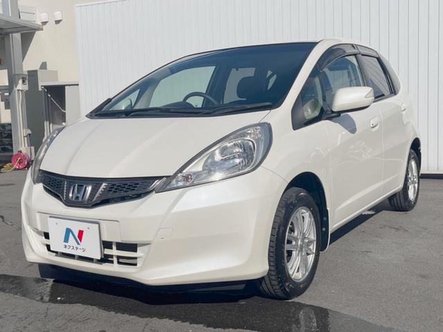 フィット Ｇ・１０ｔｈアニバーサリー　ＣＤ再生オーディオ　ＥＴＣ　スマートキー　アイドリングストップ機能　電動格納ドアミラー　エアコン　パワーウィンドウ　１４インチアルミホイール　プライバシーガラス　運転席シートリフター（25枚目）