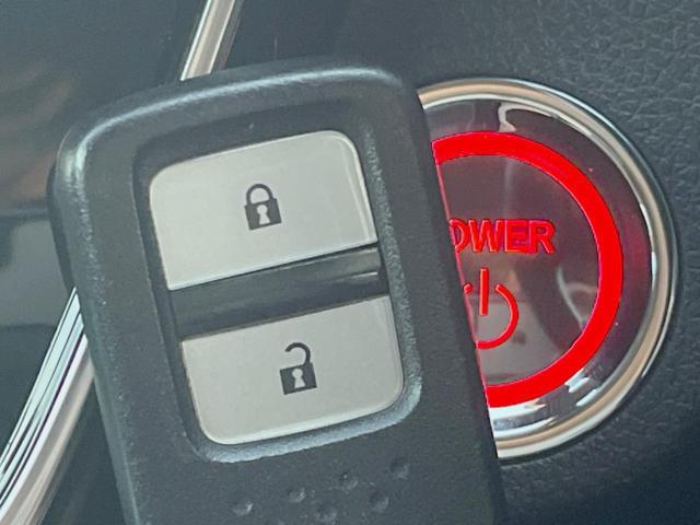 ヴェゼル ハイブリッドＺ・ホンダセンシング　４ＷＤ　禁煙車　ＳＤ純正ナビ　バックカメラ　ＥＴＣ　ＬＥＤヘッドライト　衝突被害軽減システム　レーダークルーズコントロール　シートヒーター　Ｂｌｕｅｔｏｏｔｈ　ＤＶＤ再生　フルセグ（4枚目）