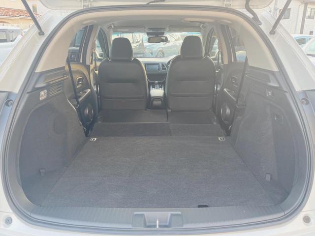 ヴェゼル ハイブリッドＺ・ホンダセンシング　４ＷＤ　禁煙車　ＳＤ純正ナビ　バックカメラ　ＥＴＣ　ＬＥＤヘッドライト　衝突被害軽減システム　レーダークルーズコントロール　シートヒーター　Ｂｌｕｅｔｏｏｔｈ　ＤＶＤ再生　フルセグ（12枚目）