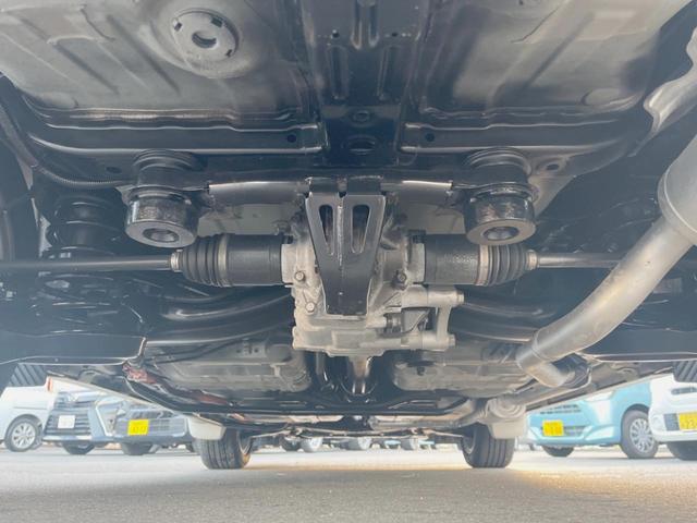 ヴェゼル ハイブリッドＺ・ホンダセンシング　４ＷＤ　禁煙車　ＳＤ純正ナビ　バックカメラ　ＥＴＣ　ＬＥＤヘッドライト　衝突被害軽減システム　レーダークルーズコントロール　シートヒーター　Ｂｌｕｅｔｏｏｔｈ　ＤＶＤ再生　フルセグ（17枚目）