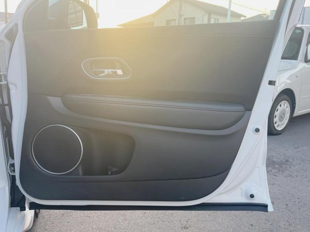 ヴェゼル ハイブリッドＺ・ホンダセンシング　４ＷＤ　禁煙車　ＳＤ純正ナビ　バックカメラ　ＥＴＣ　ＬＥＤヘッドライト　衝突被害軽減システム　レーダークルーズコントロール　シートヒーター　Ｂｌｕｅｔｏｏｔｈ　ＤＶＤ再生　フルセグ（22枚目）