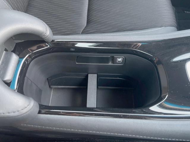 ヴェゼル ハイブリッドＺ・ホンダセンシング　４ＷＤ　禁煙車　ＳＤ純正ナビ　バックカメラ　ＥＴＣ　ＬＥＤヘッドライト　衝突被害軽減システム　レーダークルーズコントロール　シートヒーター　Ｂｌｕｅｔｏｏｔｈ　ＤＶＤ再生　フルセグ（52枚目）