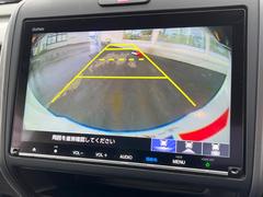 【バックカメラ】駐車時に後方がリアルタイム映像で確認できます。大型商業施設や立体駐車場での駐車時や、夜間のバック時に大活躍！運転スキルに関わらず、今や必須となった装備のひとつです！ 4