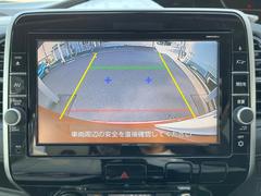 【バックカメラ】駐車時に後方がリアルタイム映像で確認できます。大型商業施設や立体駐車場での駐車時や、夜間のバック時に大活躍！運転スキルに関わらず、今や必須となった装備のひとつです！ 4