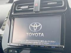【純正ナビ】人気の純正ナビを装備しております。ナビの使いやすさはもちろん、オーディオ機能も充実！キャンプや旅行はもちろん、通勤や買い物など普段のドライブも楽しくなるはず♪ 4