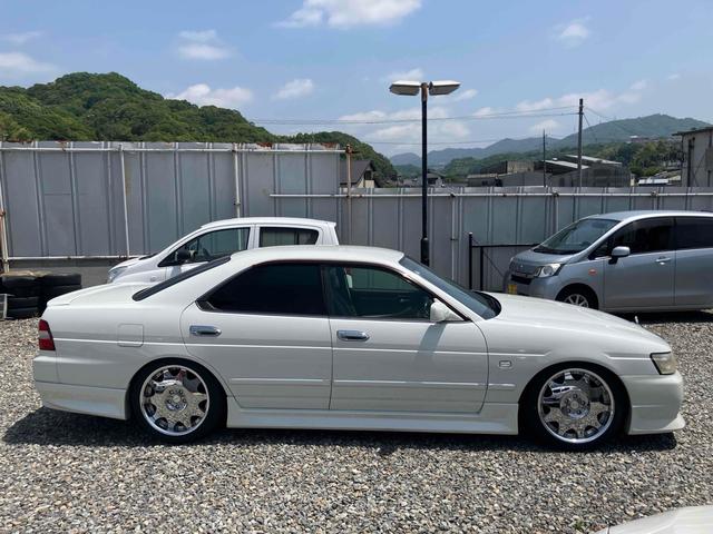 ローレル メダリスト　車高調　１８インチアルミ　エアロ　社外ステアリング　ＥＴＣ　ＨＩＤ　キーレス　ＡＴ（15枚目）