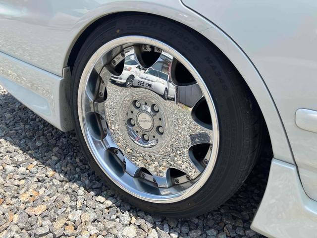 ローレル メダリスト　車高調　１８インチアルミ　エアロ　社外ステアリング　ＥＴＣ　ＨＩＤ　キーレス　ＡＴ（21枚目）