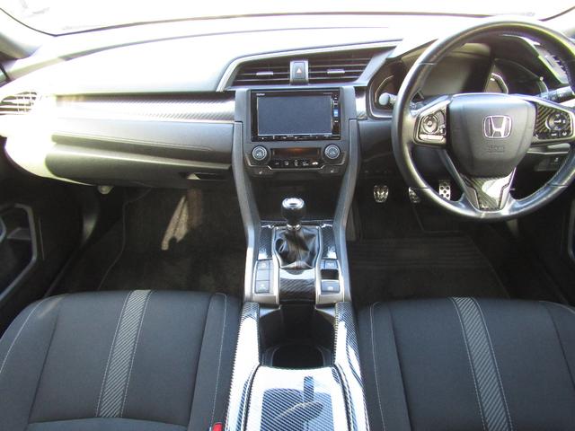シビック ハッチバック　ホンダセンシング　ＶＴＥＣ　ターボ　６速ＭＴ　ホンダセンシング　ナビ　バックカメラ　ブルートゥース　フルセグＴＶ　１８インチアルミ　ＬＥＤライト　スマートキー　ＥＴＣ　ドラレコ（9枚目）