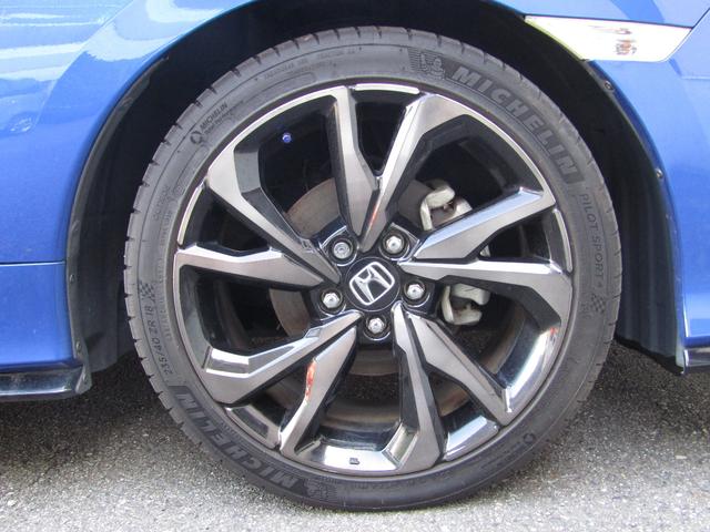 シビック ハッチバック　ホンダセンシング　ＶＴＥＣ　ターボ　６速ＭＴ　ホンダセンシング　ナビ　バックカメラ　ブルートゥース　フルセグＴＶ　１８インチアルミ　ＬＥＤライト　スマートキー　ＥＴＣ　ドラレコ（17枚目）