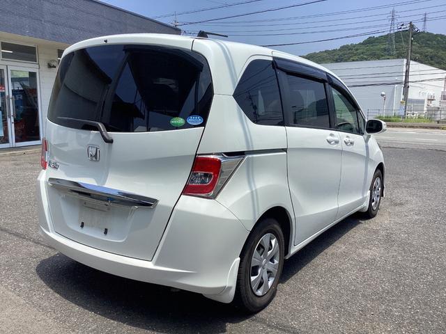 フリード Ｇ　プレミアムエディション　ワンオーナー　夏タイヤ４本新品　禁煙車　ナビ　フルセグＴＶ　ＣＤ　ＤＶＤ　バックモニター　ＥＴＣ　両側パワースライドドア　クルーズコントロール（3枚目）