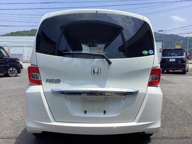 フリード Ｇ　プレミアムエディション　ワンオーナー　夏タイヤ４本新品　禁煙車　ナビ　フルセグＴＶ　ＣＤ　ＤＶＤ　バックモニター　ＥＴＣ　両側パワースライドドア　クルーズコントロール（4枚目）