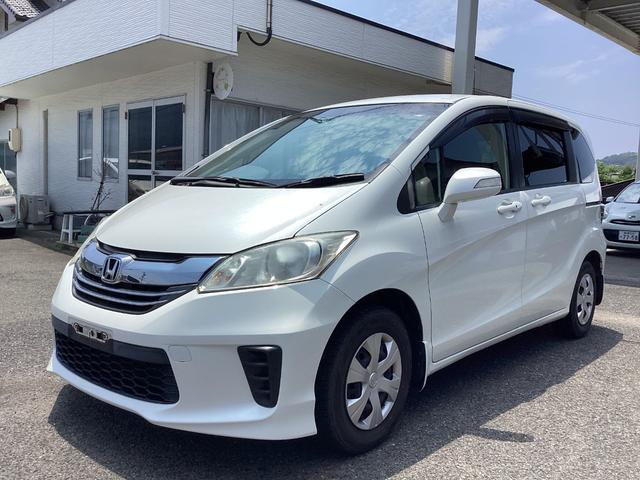 フリード Ｇ　プレミアムエディション　ワンオーナー　夏タイヤ４本新品　禁煙車　ナビ　フルセグＴＶ　ＣＤ　ＤＶＤ　バックモニター　ＥＴＣ　両側パワースライドドア　クルーズコントロール（7枚目）