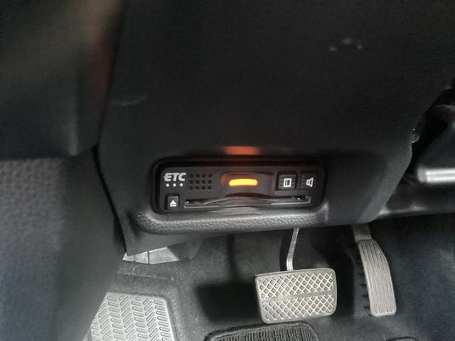 フィット 13G・L ホンダセンシング ワンオーナー 禁煙車 ナビ フルセグTV CD DVD バックモニター LEDヘッドライト ETC 純正アルミホイール キー2個 スタッドス&ホイール(16枚目)
