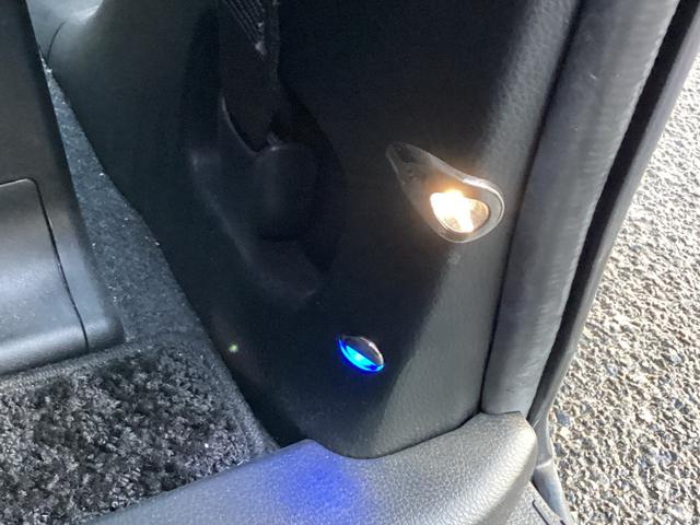 ヴォクシー ＺＳ　煌ＩＩ　オプションブラック　１０インチナビ　フルセグＴＶ　１２．１型後席モニター　バックモニター　モデリスタエアロ　両側電動スライドドア　後席フィルム　純正コンソールボックス　ステップライト　ＥＴＣ　キー２個（22枚目）