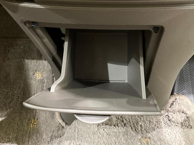 S 純正ナビ 禁煙車 ベージュ内装 盗難防止装置 電動格納ミラー 地デジTV DVD再生 ヘッドライトレベライザー ベンチシート(32枚目)