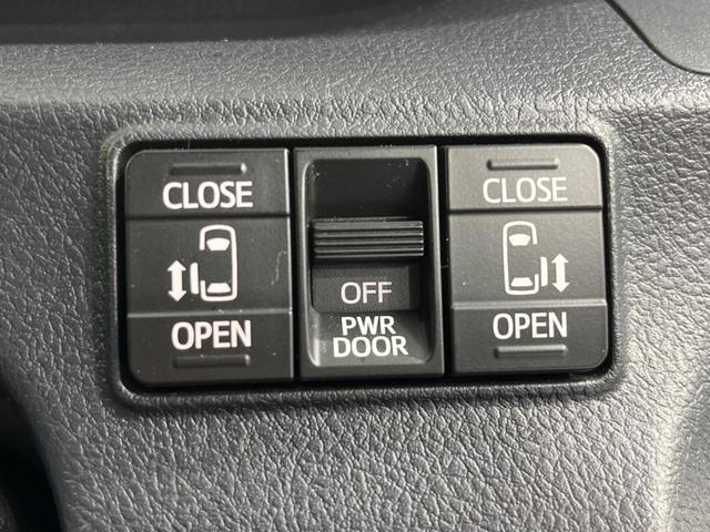 ハイブリッドG クエロ 禁煙車 純正SDナビ フリップダウンモニター 両側電動ドア ハーフレザー LEDヘッド バックカメラ ETC Bluetooth再生 純正16インチアルミ スマートキー 7人乗り(7枚目)