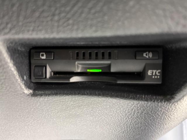 ハイブリッドG クエロ 禁煙車 純正SDナビ フリップダウンモニター 両側電動ドア ハーフレザー LEDヘッド バックカメラ ETC Bluetooth再生 純正16インチアルミ スマートキー 7人乗り(9枚目)