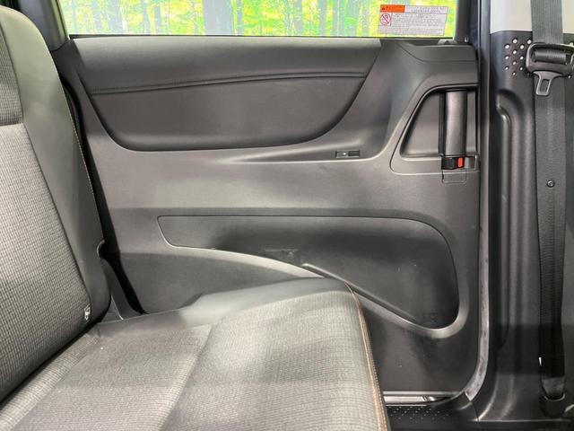 ハイブリッドG クエロ 禁煙車 純正SDナビ フリップダウンモニター 両側電動ドア ハーフレザー LEDヘッド バックカメラ ETC Bluetooth再生 純正16インチアルミ スマートキー 7人乗り(27枚目)