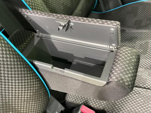 Ｇ　４ＷＤ　衝突軽減　禁煙車　車線逸脱　シートヒーター　ＨＩＤヘッドライト　スマートキー　オートライト　アイドリングストップ　ドアバイザー　プライバシーガラス　オートエアコン　横滑り防止装置　ＣＤ再生(33枚目)