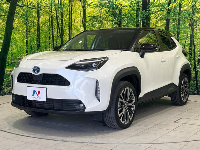 ヤリスクロス ハイブリッドＺ　４ＷＤ　全周囲カメラ　衝突被害軽減システム　レーダークルーズ　禁煙車　電動リアゲート　ハーフレザーシート　コーナーセンサー　スマートキー　ＬＥＤヘッド　連動ＥＴＣ　オートハイビーム　車線逸脱警報（52枚目）