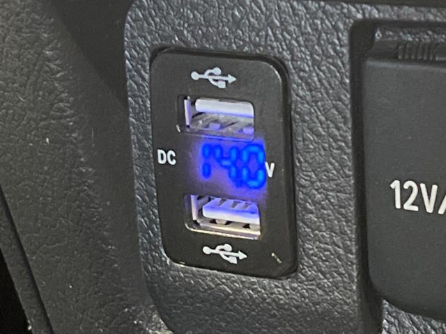 ヴェルファイア ２．４Ｚ　プラチナセレクションＩＩ　４ＷＤ　両側電動ドア　ＳＤナビ　後席モニター　バックカメラ　禁煙車　電動リアゲート　ドラレコ　コーナーセンサー　スマートキー　ＨＩＤヘッド　ナビ連動ＥＴＣ　オートライト　デュアルエアコン（52枚目）