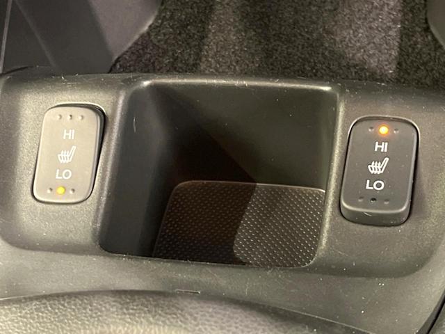 フィット シーズ　ファインスタイル　禁煙車　純正ディスプレイオーディオ　スマートキー　前席シートヒーター　ＨＩＤヘッド　ビルトインＥＴＣ　オートライト　オートエアコン　ＣＤ　盗難防止措置　衝突安全ボディ　電動格納ミラー（6枚目）