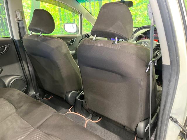 フィット シーズ　ファインスタイル　禁煙車　純正ディスプレイオーディオ　スマートキー　前席シートヒーター　ＨＩＤヘッド　ビルトインＥＴＣ　オートライト　オートエアコン　ＣＤ　盗難防止措置　衝突安全ボディ　電動格納ミラー（40枚目）