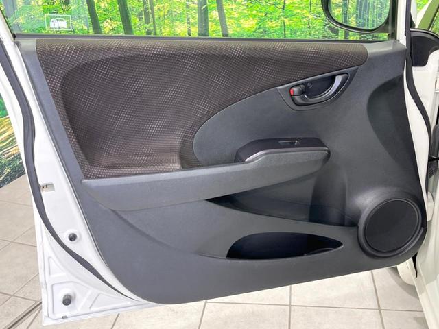 フィット シーズ　ファインスタイル　禁煙車　純正ディスプレイオーディオ　スマートキー　前席シートヒーター　ＨＩＤヘッド　ビルトインＥＴＣ　オートライト　オートエアコン　ＣＤ　盗難防止措置　衝突安全ボディ　電動格納ミラー（43枚目）