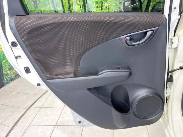 フィット シーズ　ファインスタイル　禁煙車　純正ディスプレイオーディオ　スマートキー　前席シートヒーター　ＨＩＤヘッド　ビルトインＥＴＣ　オートライト　オートエアコン　ＣＤ　盗難防止措置　衝突安全ボディ　電動格納ミラー（45枚目）