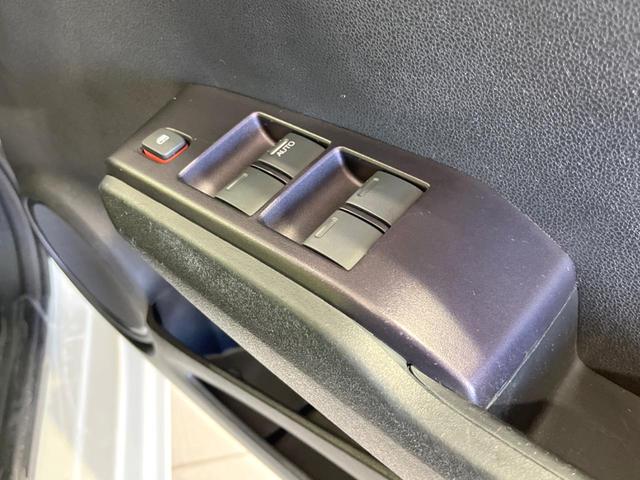 フィット シーズ　ファインスタイル　禁煙車　純正ディスプレイオーディオ　スマートキー　前席シートヒーター　ＨＩＤヘッド　ビルトインＥＴＣ　オートライト　オートエアコン　ＣＤ　盗難防止措置　衝突安全ボディ　電動格納ミラー（47枚目）