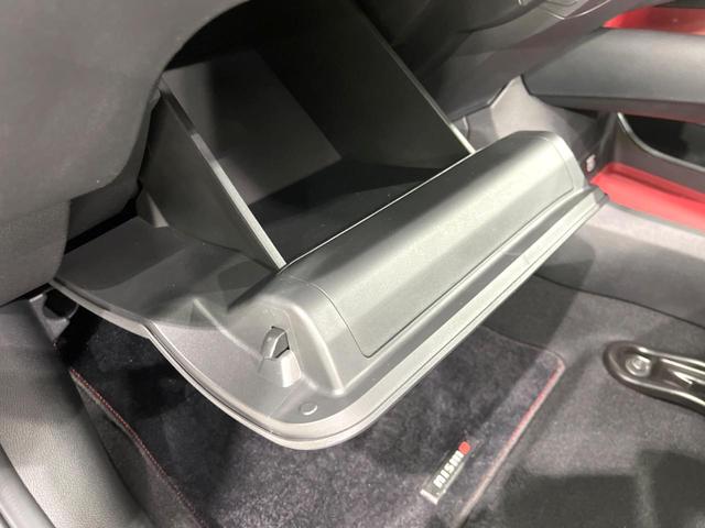 オーラ ニスモ　純正９型ナビ　全周囲カメラ　衝突被害軽減システム　レーダークルーズ　禁煙車　ドラレコ　コーナーセンサー　ＬＥＤヘッド　ＥＴＣ２．０　オートハイビーム　車線逸脱警報　オートライト　オートエアコン（56枚目）