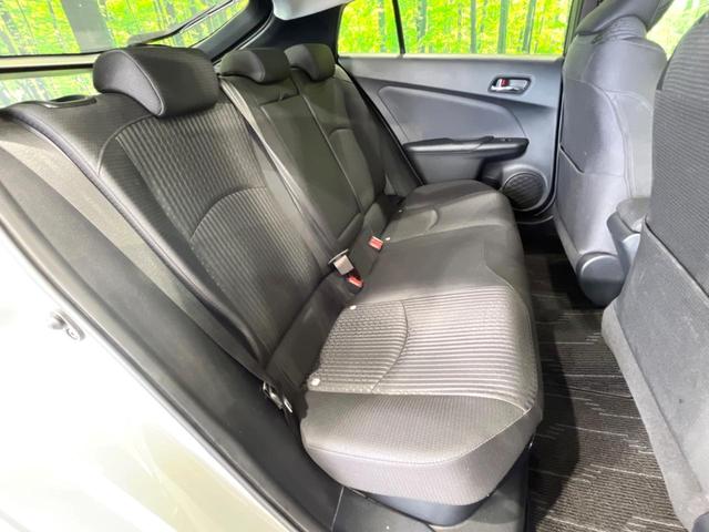 プリウス Ｓ　セーフティセンス　レーダークルーズ　禁煙車　スマートキー　ＬＥＤヘッド　ビルトインＥＴＣ　オートハイビーム　車線逸脱警報　オートライト　オートエアコン　純正１５インチアルミ　ＣＤ　ＬＥＤフォグ（9枚目）