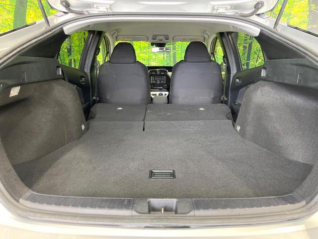 プリウス Ｓ　セーフティセンス　レーダークルーズ　禁煙車　スマートキー　ＬＥＤヘッド　ビルトインＥＴＣ　オートハイビーム　車線逸脱警報　オートライト　オートエアコン　純正１５インチアルミ　ＣＤ　ＬＥＤフォグ（10枚目）