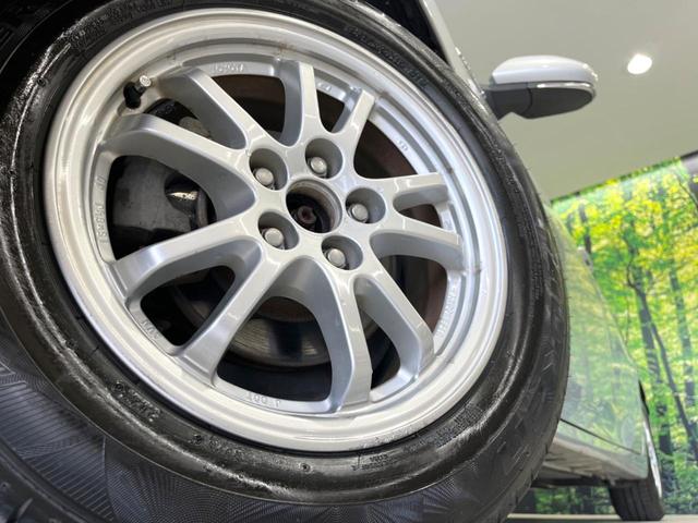 プリウス Ｓ　セーフティセンス　レーダークルーズ　禁煙車　スマートキー　ＬＥＤヘッド　ビルトインＥＴＣ　オートハイビーム　車線逸脱警報　オートライト　オートエアコン　純正１５インチアルミ　ＣＤ　ＬＥＤフォグ（13枚目）