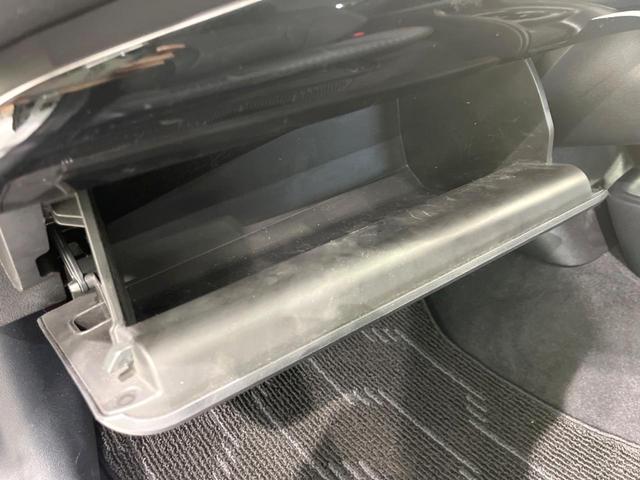 プリウス Ｓ　セーフティセンス　レーダークルーズ　禁煙車　スマートキー　ＬＥＤヘッド　ビルトインＥＴＣ　オートハイビーム　車線逸脱警報　オートライト　オートエアコン　純正１５インチアルミ　ＣＤ　ＬＥＤフォグ（24枚目）