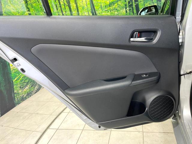 プリウス Ｓ　セーフティセンス　レーダークルーズ　禁煙車　スマートキー　ＬＥＤヘッド　ビルトインＥＴＣ　オートハイビーム　車線逸脱警報　オートライト　オートエアコン　純正１５インチアルミ　ＣＤ　ＬＥＤフォグ（26枚目）