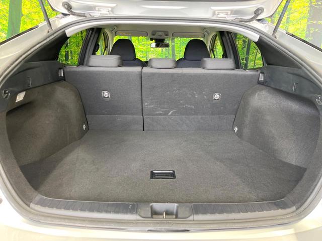 プリウス Ｓ　セーフティセンス　レーダークルーズ　禁煙車　スマートキー　ＬＥＤヘッド　ビルトインＥＴＣ　オートハイビーム　車線逸脱警報　オートライト　オートエアコン　純正１５インチアルミ　ＣＤ　ＬＥＤフォグ（29枚目）