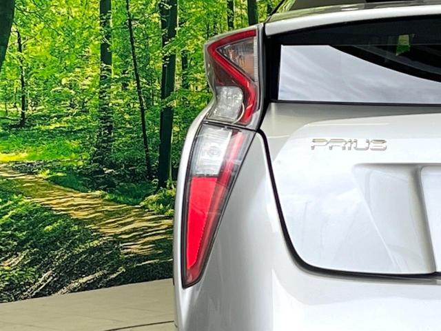 プリウス Ｓ　セーフティセンス　レーダークルーズ　禁煙車　スマートキー　ＬＥＤヘッド　ビルトインＥＴＣ　オートハイビーム　車線逸脱警報　オートライト　オートエアコン　純正１５インチアルミ　ＣＤ　ＬＥＤフォグ（30枚目）