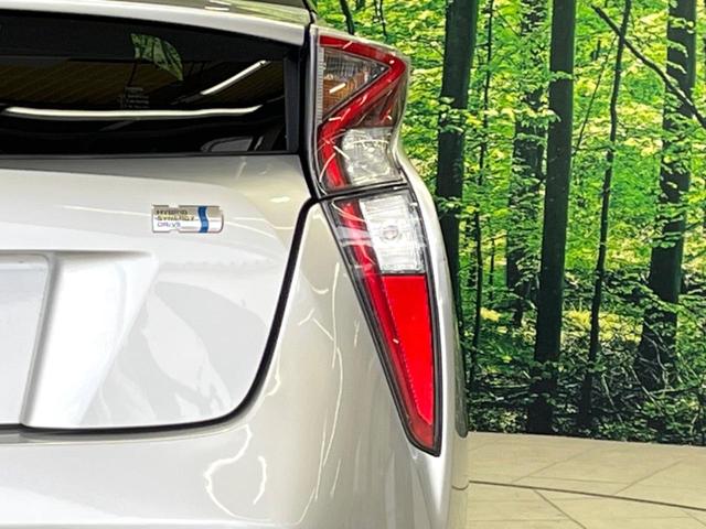プリウス Ｓ　セーフティセンス　レーダークルーズ　禁煙車　スマートキー　ＬＥＤヘッド　ビルトインＥＴＣ　オートハイビーム　車線逸脱警報　オートライト　オートエアコン　純正１５インチアルミ　ＣＤ　ＬＥＤフォグ（31枚目）