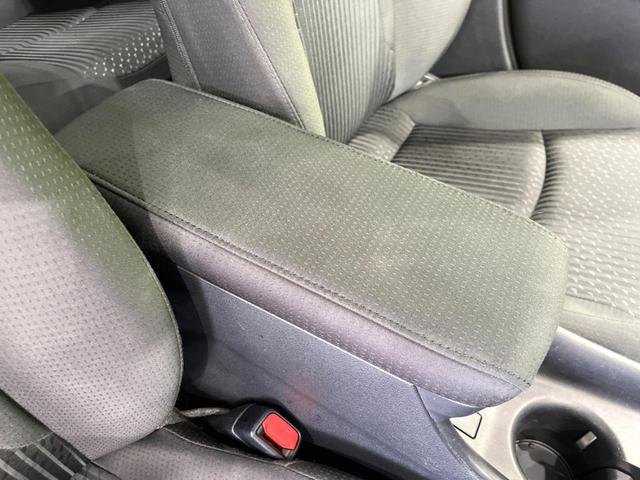 プリウス Ｓ　セーフティセンス　レーダークルーズ　禁煙車　スマートキー　ＬＥＤヘッド　ビルトインＥＴＣ　オートハイビーム　車線逸脱警報　オートライト　オートエアコン　純正１５インチアルミ　ＣＤ　ＬＥＤフォグ（38枚目）