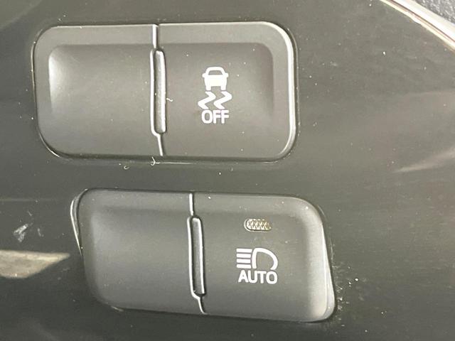 プリウス Ｓ　セーフティセンス　レーダークルーズ　禁煙車　スマートキー　ＬＥＤヘッド　ビルトインＥＴＣ　オートハイビーム　車線逸脱警報　オートライト　オートエアコン　純正１５インチアルミ　ＣＤ　ＬＥＤフォグ（40枚目）