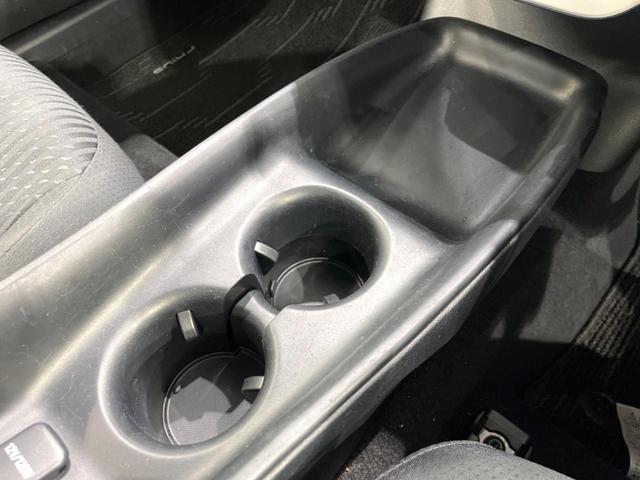 プリウス Ｓ　セーフティセンス　レーダークルーズ　禁煙車　スマートキー　ＬＥＤヘッド　ビルトインＥＴＣ　オートハイビーム　車線逸脱警報　オートライト　オートエアコン　純正１５インチアルミ　ＣＤ　ＬＥＤフォグ（47枚目）