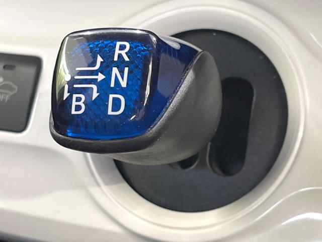 プリウス Ｓ　セーフティセンス　レーダークルーズ　禁煙車　スマートキー　ＬＥＤヘッド　ビルトインＥＴＣ　オートハイビーム　車線逸脱警報　オートライト　オートエアコン　純正１５インチアルミ　ＣＤ　ＬＥＤフォグ（49枚目）