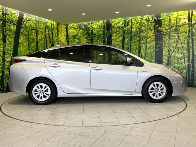 プリウス Ｓ　セーフティセンス　レーダークルーズ　禁煙車　スマートキー　ＬＥＤヘッド　ビルトインＥＴＣ　オートハイビーム　車線逸脱警報　オートライト　オートエアコン　純正１５インチアルミ　ＣＤ　ＬＥＤフォグ（61枚目）