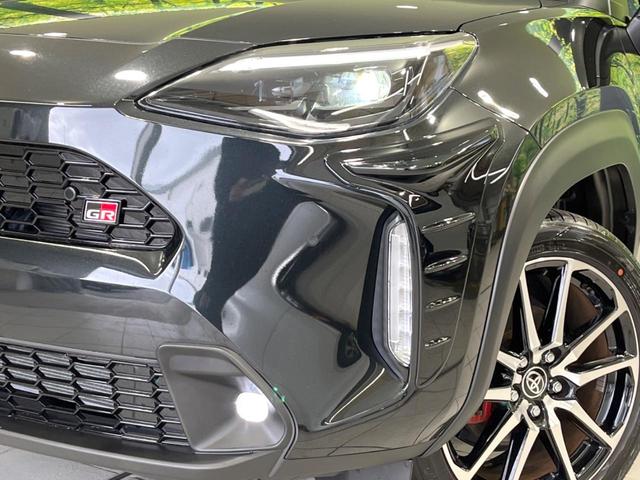 ヤリスクロス ハイブリッド　ＧＲスポーツ　純正８型ナビ　バックカメラ　セーフティセンス　レーダークルーズ　禁煙車　ドラレコ　コーナーセンサー　ＬＥＤヘッド　ＥＴＣ２．０　オートハイビーム　車線逸脱警報　Ｂｌｕｅｔｏｏｔｈ　オートライト（12枚目）